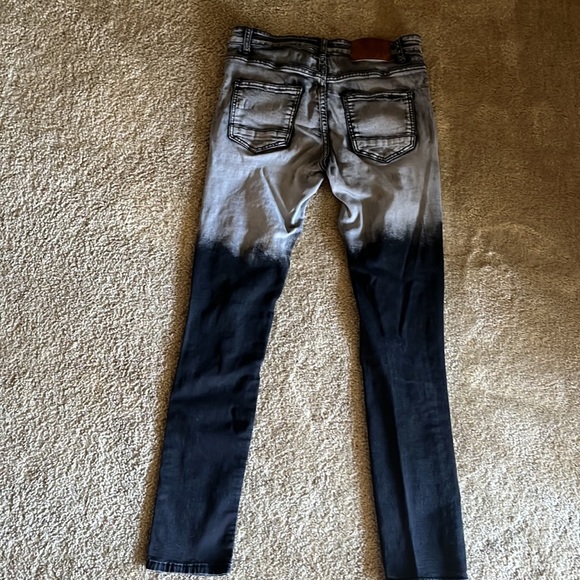 Selling name brand (WAIMEA) Mens distressed jeans. Size 30. - Picture 3 of 3
